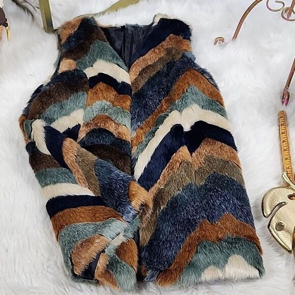 Cabin Core Multicolor Herringbone Faux Fur Vest - Picture 6 of 9